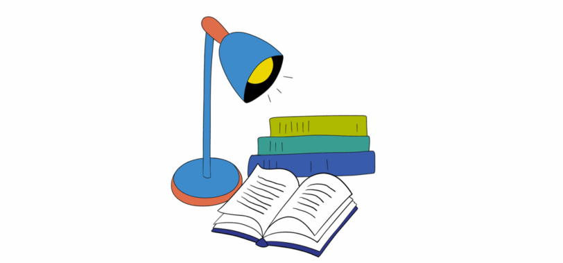 Eine Lampe scheint auf einen Stapel Bücher und Gesetzestexte.