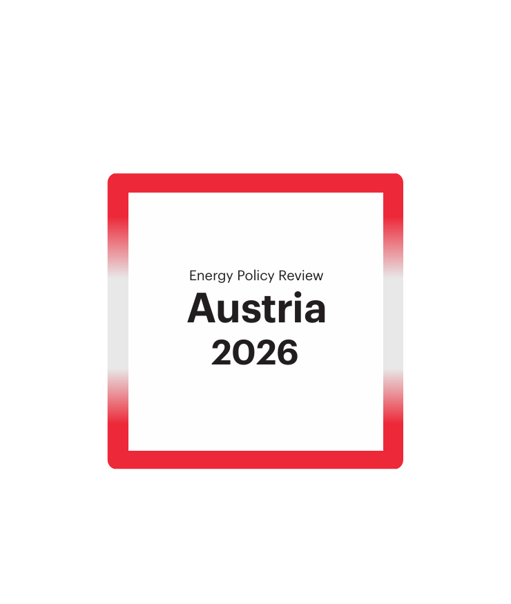 Cover des Energy Policy Review für Österreich 2026. Es enthält den Titel mit einer rot-weiß-roten Umrandung sowie das blaue Schriftlogo des Internationalen Energieagentur.